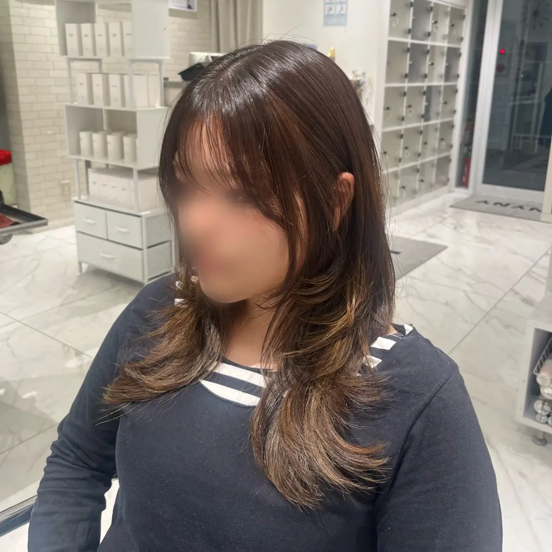 セミロング カラー ベージュカラー オリーブベージュ ハッシュカット レイヤーカット 橋本 七海のヘアスタイル