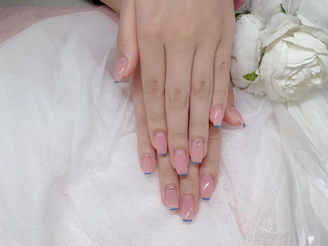 【Hand】スキニーフレンチ◆スキニーフレンチ、ワンカラーに少しのフレンチを加え、なんか可愛い！の写真