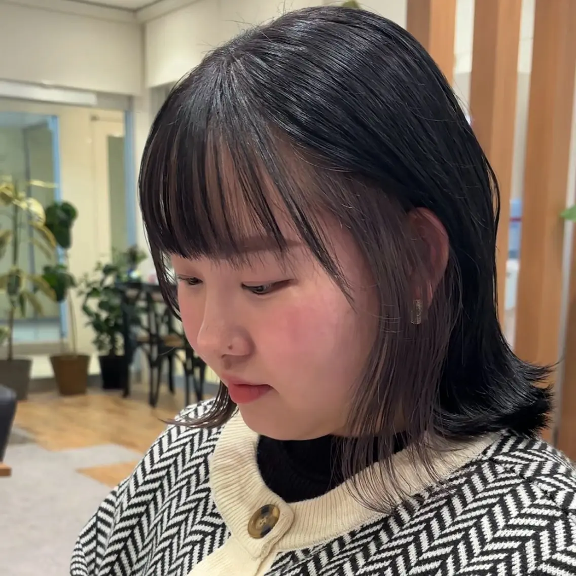 ショート カラー ヘアカラー トリートメント 矯正パーマ、ベージュ ボブカット🫧のヘアスタイル