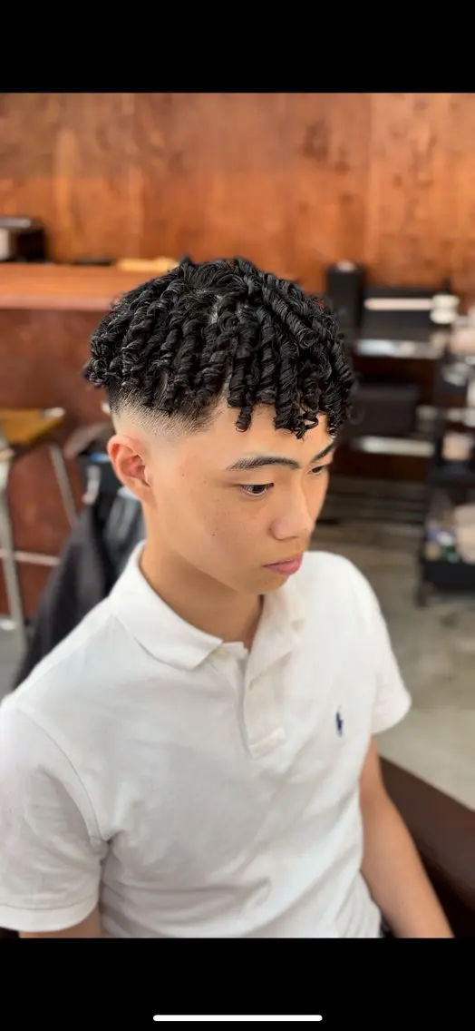 ショート パーマ 矢崎 裕哉のヘアスタイル