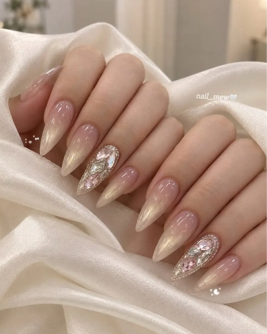 ネイル アートネイル フレンチネイル ジェルネイル キラキラネイル 韓国ネイル ハンドネイル ICE Nailsのネイルデザイン