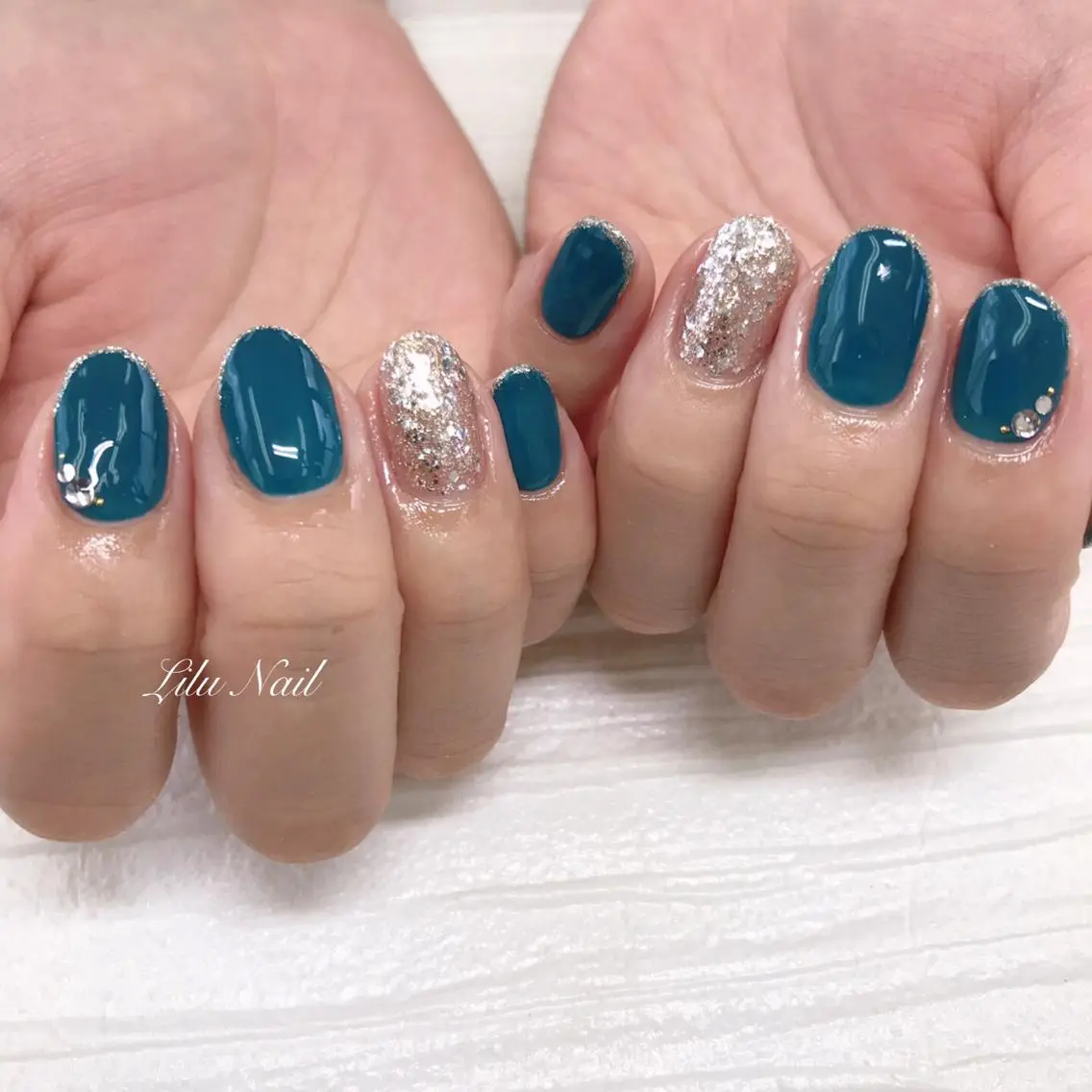 ネイル グリーン シンプルネイル モチの良さ◉ フィルインネイル♡のネイルデザイン