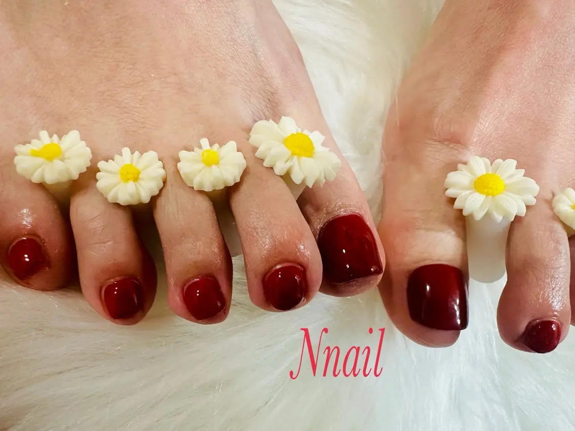 ネイル フットネイル ワンカラーネイル 赤色 シンプルネイル フットネイル 🌿Nnail🌿 プライベートサロンのネイルデザイン