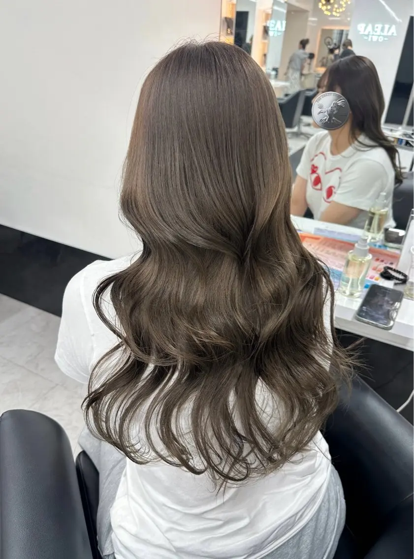ロング カラー ヘアカラー トリートメント ALEAP owl Ainaのヘアスタイル