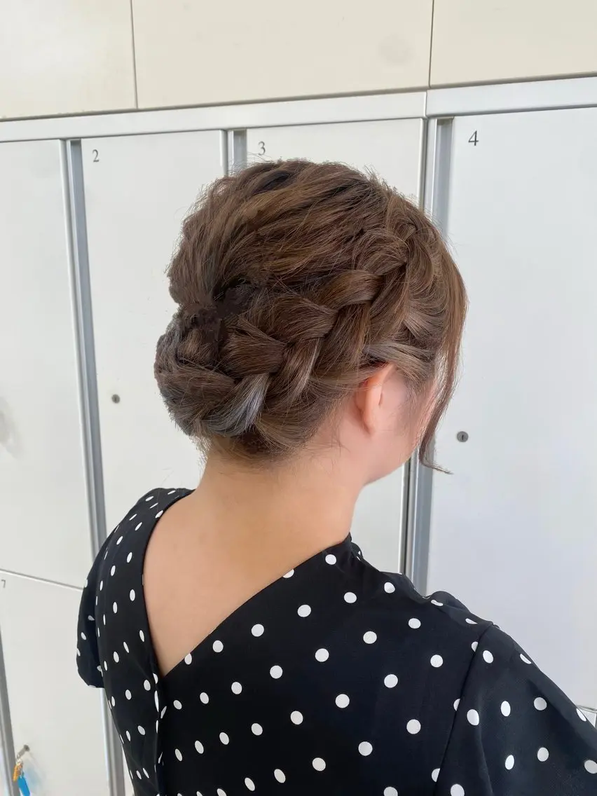 ミディアム ヘアアレンジ カチューシャ ヘアセット 𝐓𝐎𝐍𝐄./ 𝐌𝐚𝐡𝐨🌺のマツエク・マツパデザイン