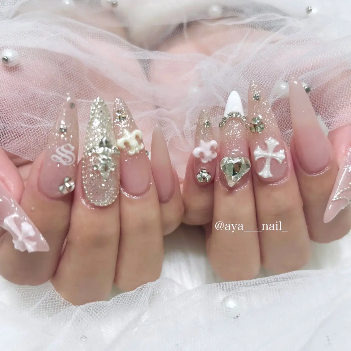 ネイル Roi ayanaのネイルデザイン