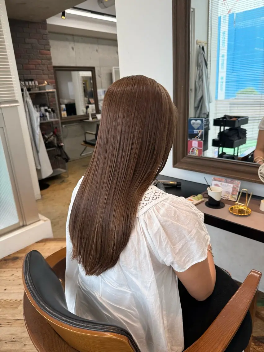 セミロング カラー ベージュカラー ブリーチ 透明感カラー ダブルカラー ブリーチなしカラー カット ヘアカラー トリートメント ミルクティー/韓国 レイヤー/RIKUのヘアスタイル