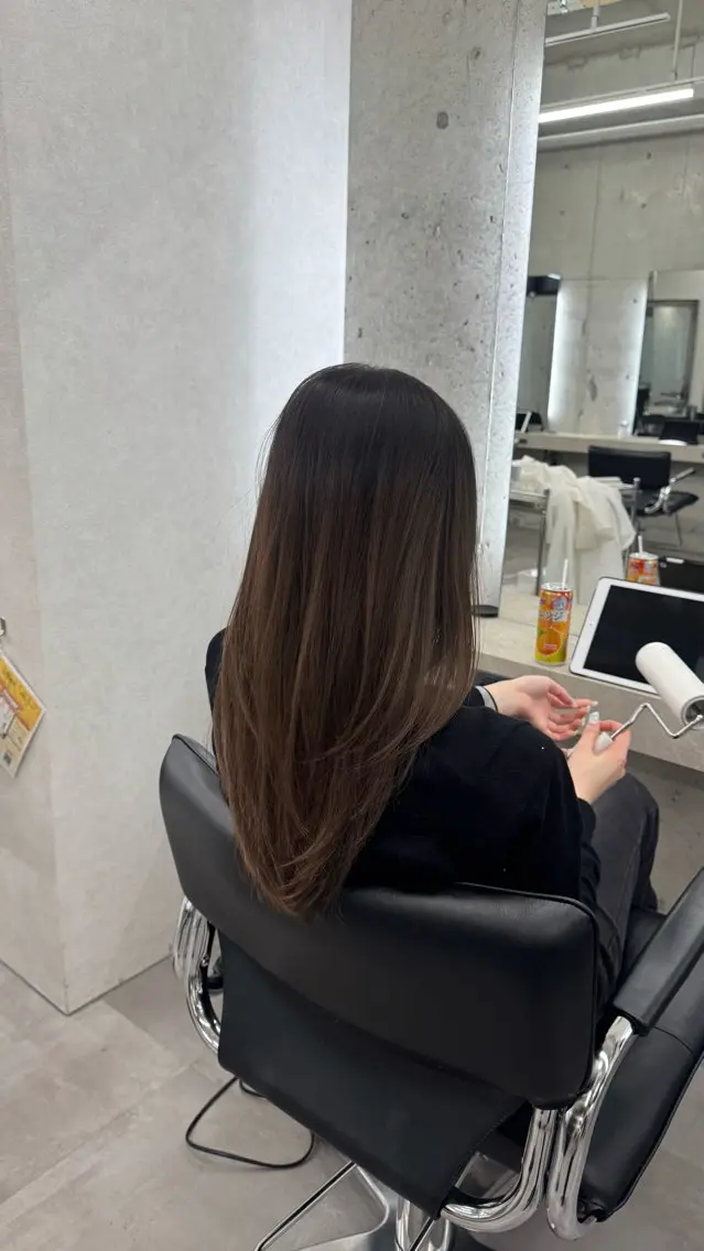 セミロング レイヤーカット shio ハイトーン 💗【福岡天神】のヘアスタイル