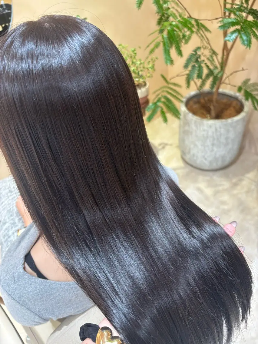 セミロング 𝘬𝘢𝘳𝘪𝘯 . 𝘦𝘮𝘶のヘアスタイル
