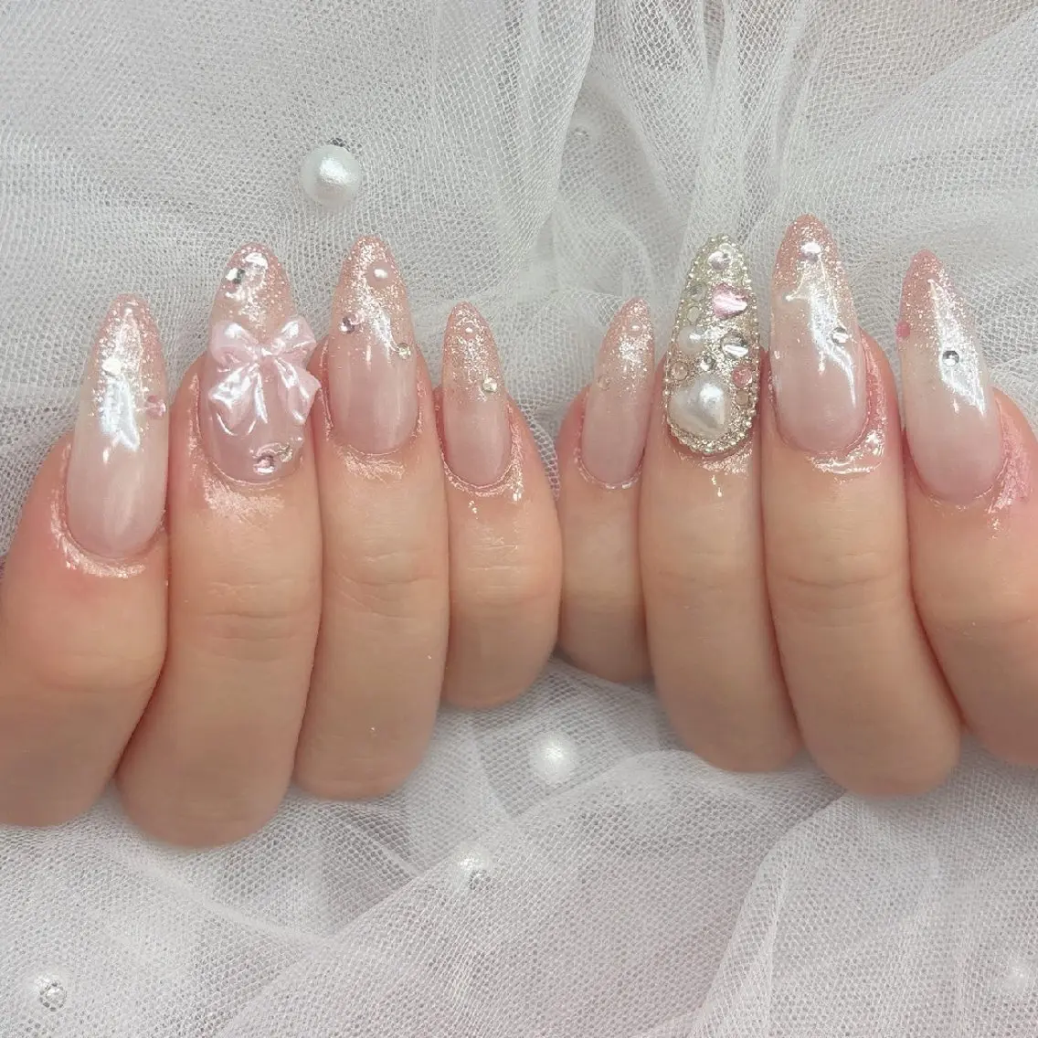 ネイル グラデーション ミラーネイル ピンク ホワイト ハンドネイル ハンドケア 心斎橋Salon Epokkuのネイルデザイン