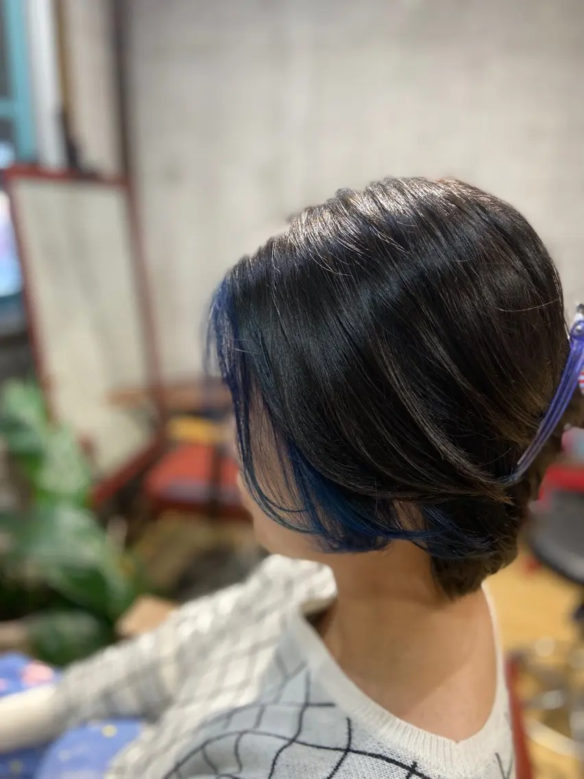 カラー ミストバング ブリーチ ブルーカラー フェイスフレーミング ヘアカラー 西内 亮太のヘアスタイル