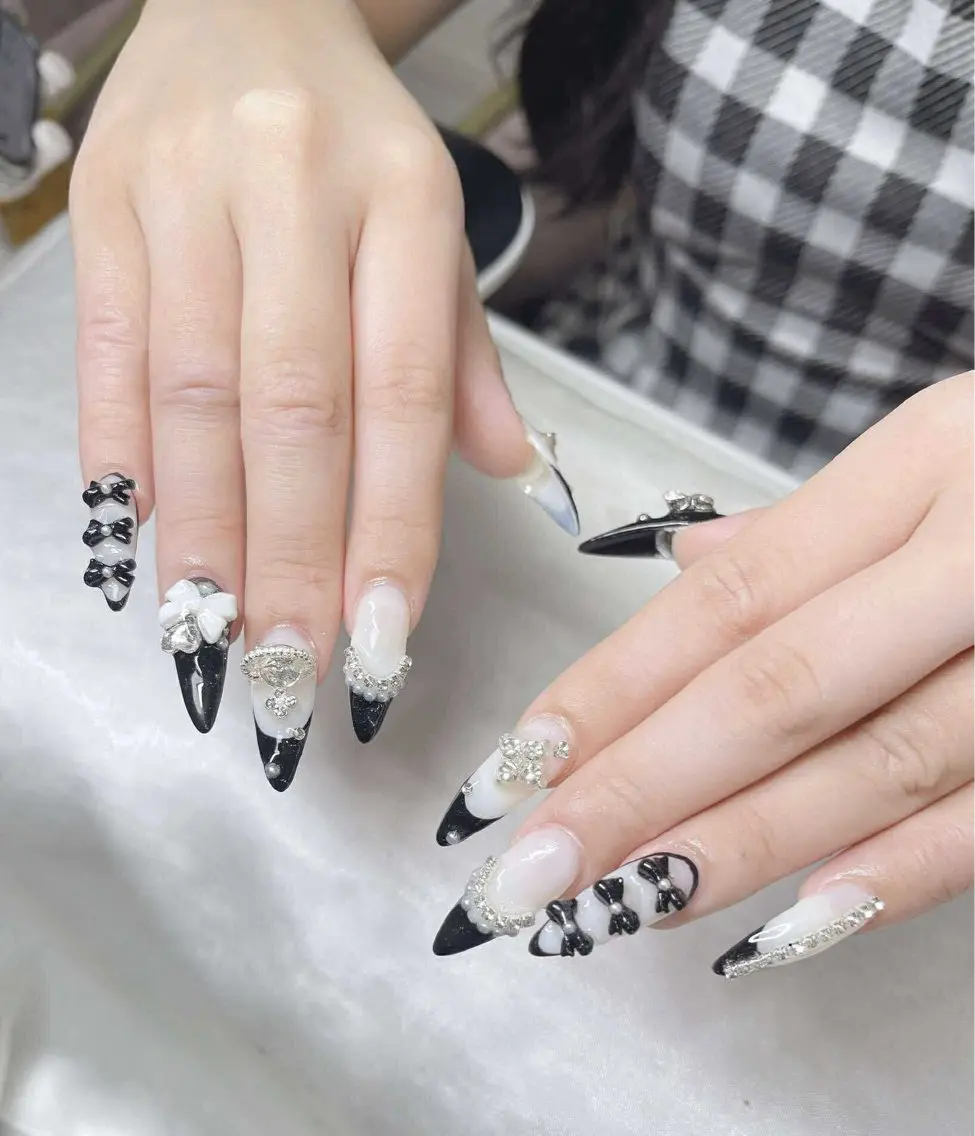 ネイル 長さ出し グラデーション 卒業式 キラキラネイル マグネットネイル ハンドネイル Lee Nailsのネイルデザイン