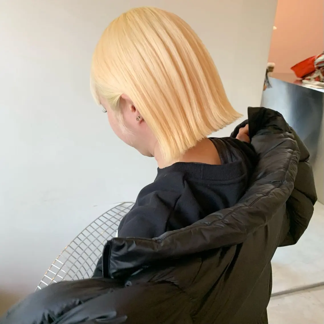 ショート カラー 抜きっぱなしブロンド ブロンド ボブ カット ヘアカラー YUNA /レイヤーカットのヘアスタイル