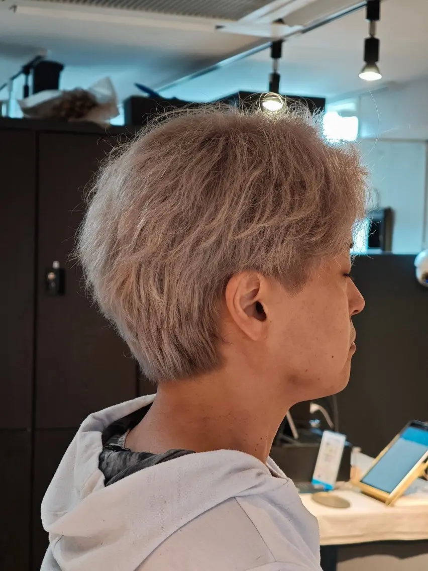 ミディアム カラー メンズ メンズブリーチ ブリーチ カット ヘアカラー 24時まで受付 TOROROのヘアスタイル