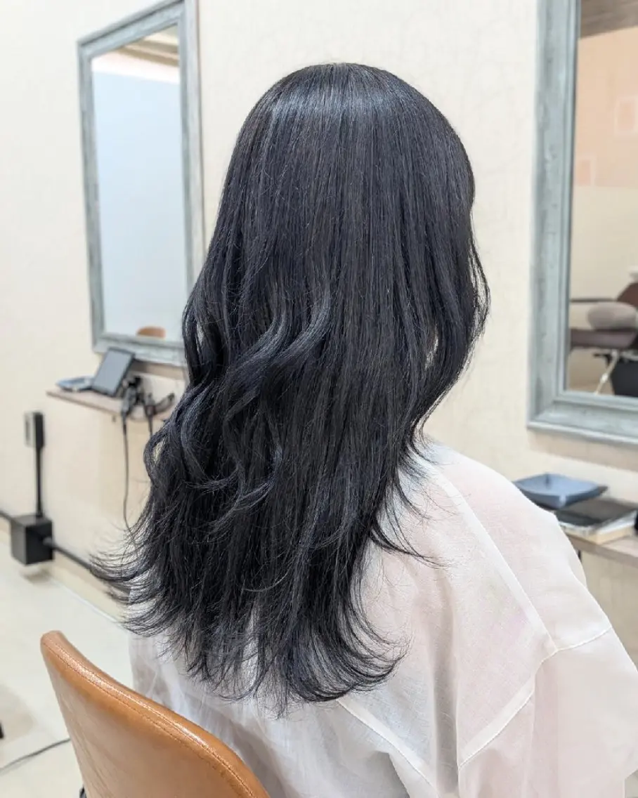 セミロング カラー ブリーチ ブルーカラー ネイビーカラー ヘアカラー トリートメント nico ニコ🫧のヘアスタイル