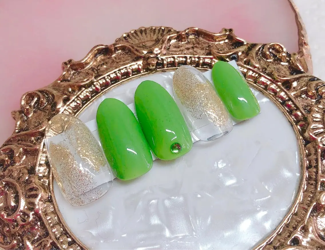 ネイル シンプルネイル CROWN プライベートサロンのネイルデザイン