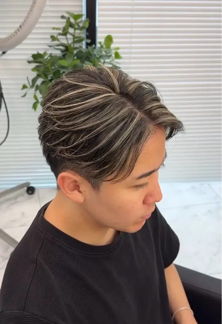 メンズ メンズブリーチ メンズハイライト メンズメッシュ ヘアカラー 石川 瑠華のヘアスタイル