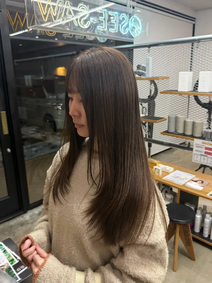 ロング カラー ベージュカラー オリーブベージュ カット ヘアカラー SEE-SAW． MANAKAのヘアスタイル