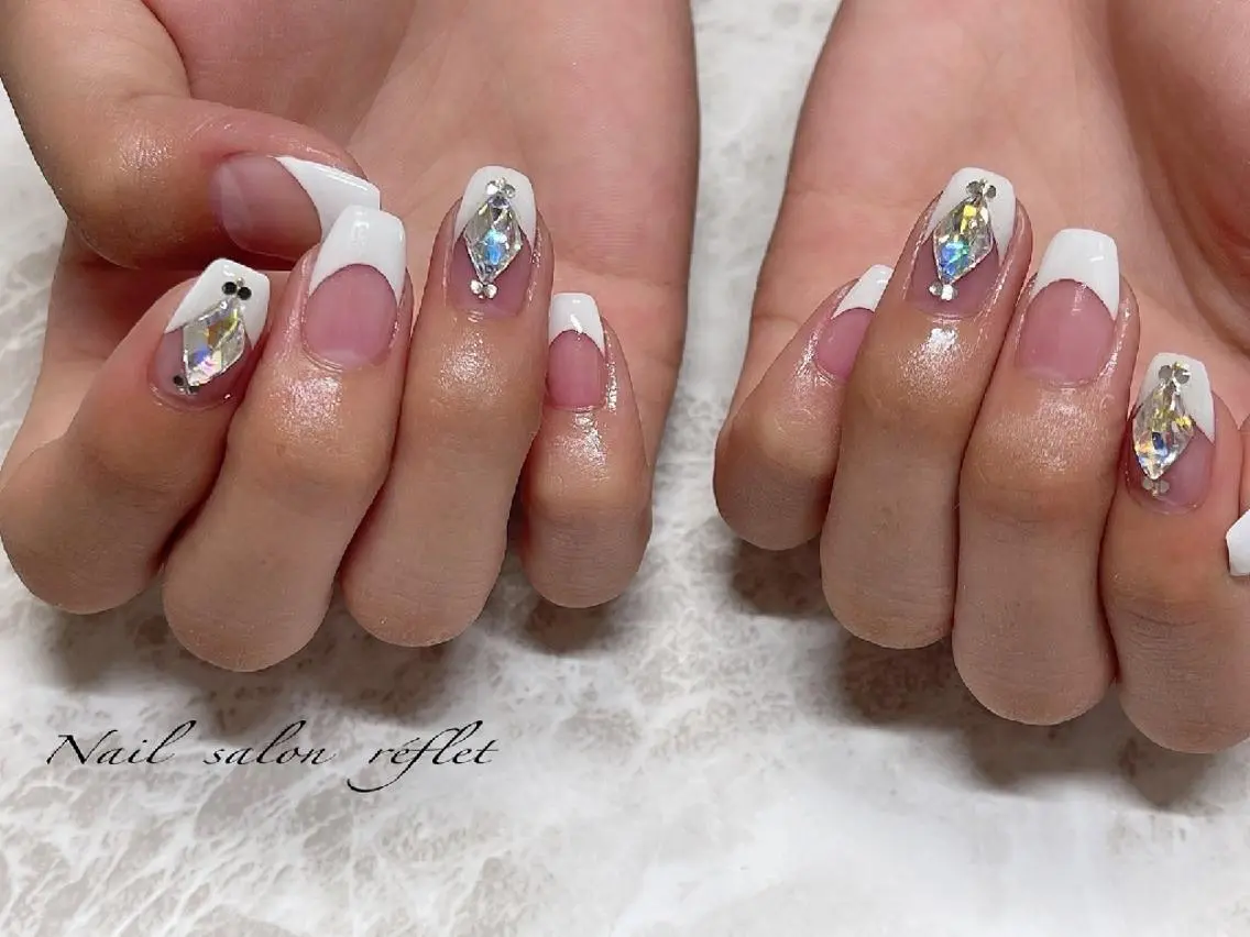 ネイル ストーンネイル ハンドネイル Nailsalon Lebelのネイルデザイン