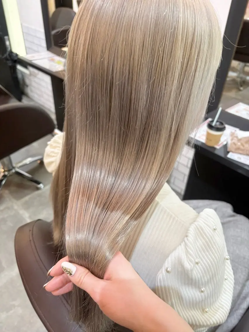 セミロング カラー ベージュカラー ブリーチ ケアブリーチ ダブルカラー ハイトーンカラー カット ヘアカラー トリートメント 艶ピンク*ヘアセット 🌙shioriのヘアスタイル