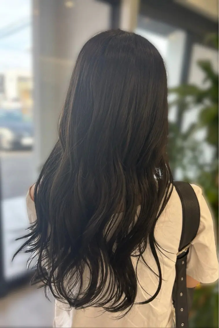 ロング カット ヘアカラー 彦坂 優月のヘアスタイル