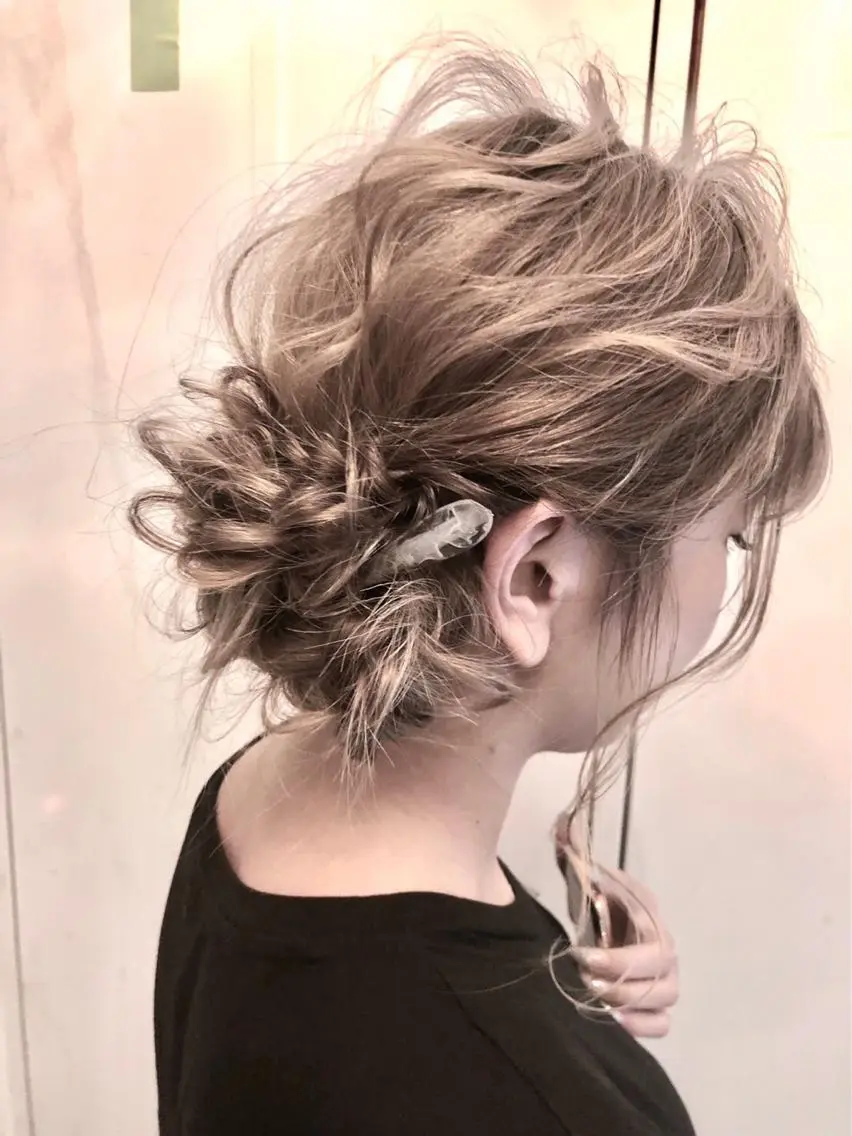 アップ ヘアアレンジの写真