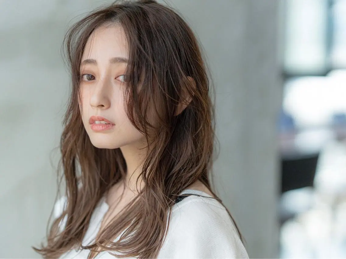 ロング カラー ヘアアレンジ メンズ キッズ 透明感カラー トリートメント Lisa 海外風スパイラルのヘアスタイル