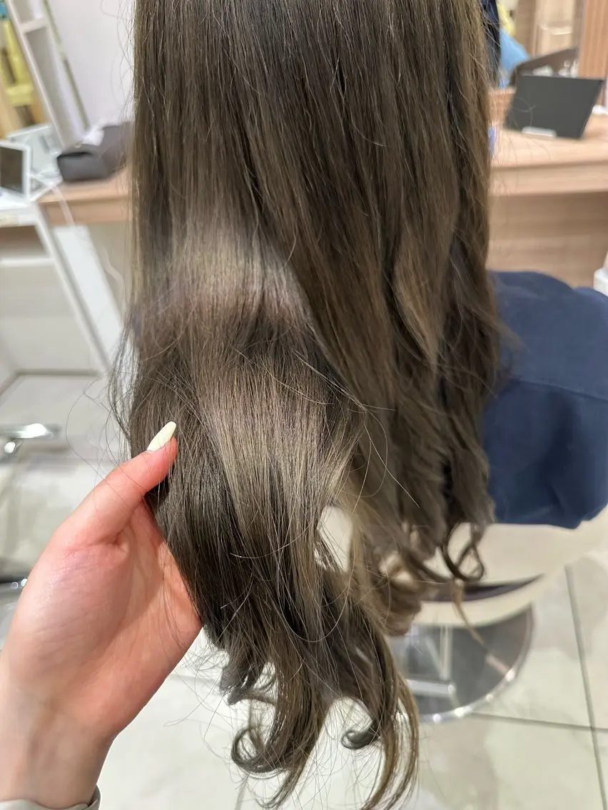 ロング ヘアカラー 💐 中川 美怜 💐のヘアスタイル