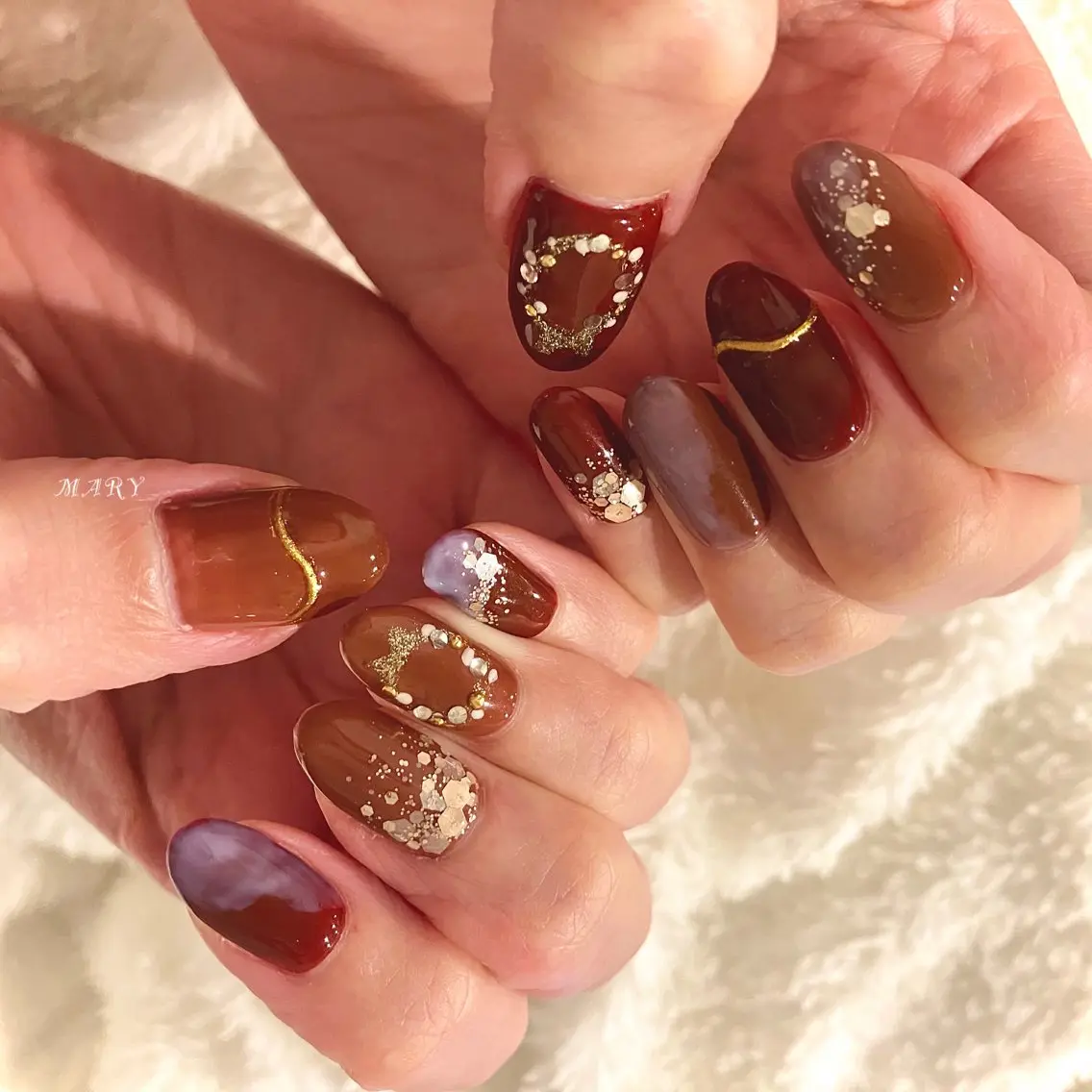 ネイル ボルドー キラキラネイル ニュアンスネイル 冬ネイル クリスマス ハンドネイル Mary nail .narumiのネイルデザイン