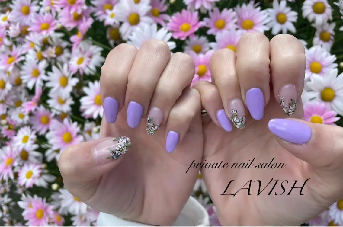 ネイル LAVISH 大和店 emi・:*+のネイルデザイン