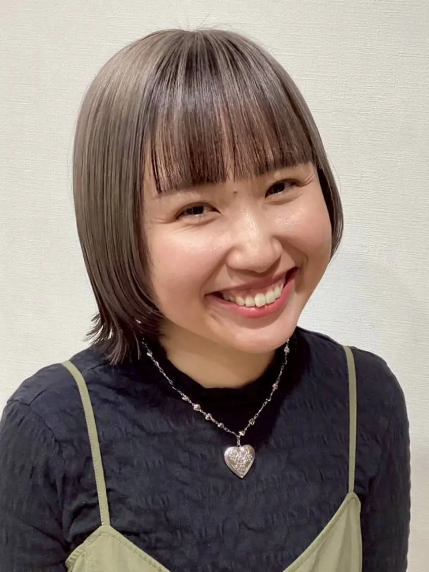 ミディアム グラスヘアー石垣 渕 七海のヘアスタイル