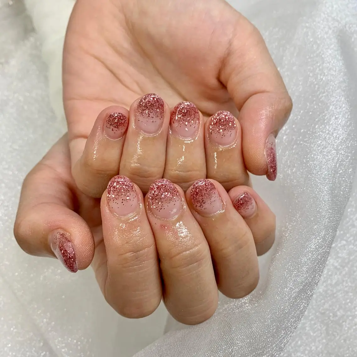 ネイル グラデーション ラメ(グリッター) ラメグラデーション new me"のネイルデザイン