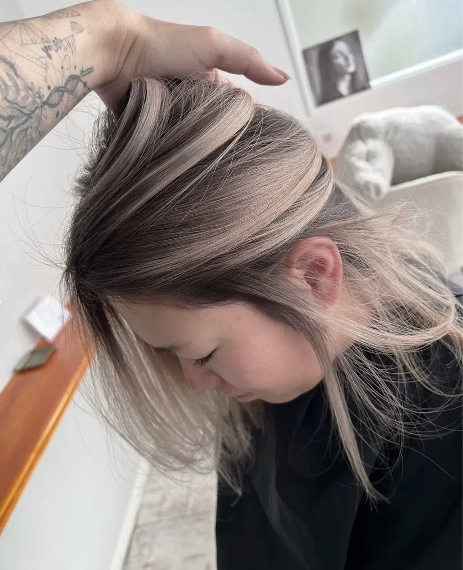 ミディアム カラー バレイヤージュ ベージュカラー ホワイトベージュ レイヤーカット ヘアカラー トリートメント 指名数No.1 /NAOYAのヘアスタイル