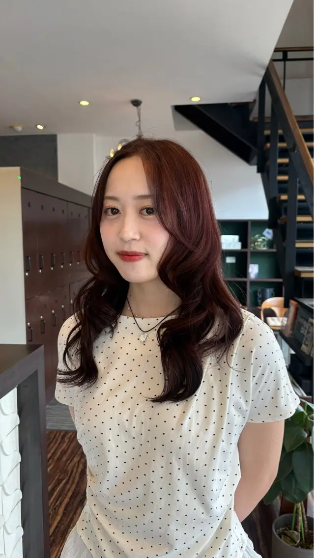 セミロング レイヤーカット カット ヘアカラー ヤスダ ホノカのヘアスタイル