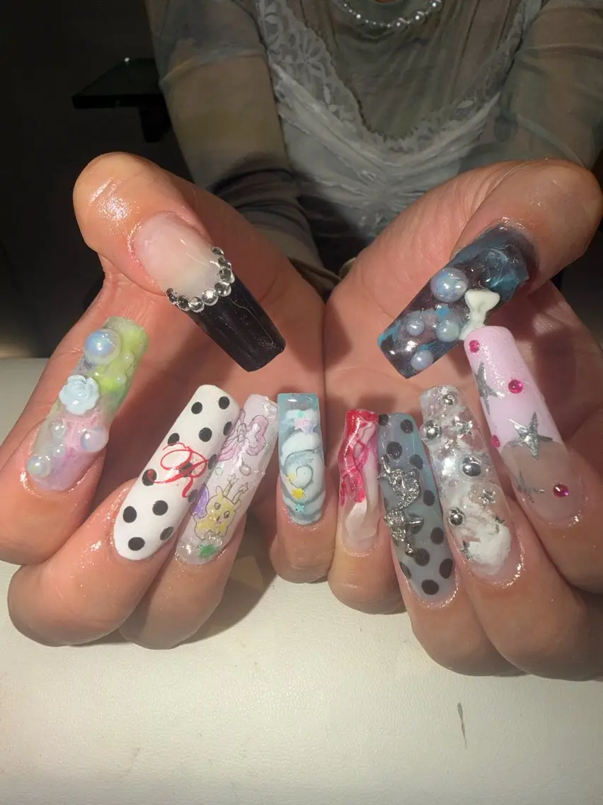 ネイル アートネイル 🎵AIRI/ヘアー ⭐︎アートネイル🪽のネイルデザイン
