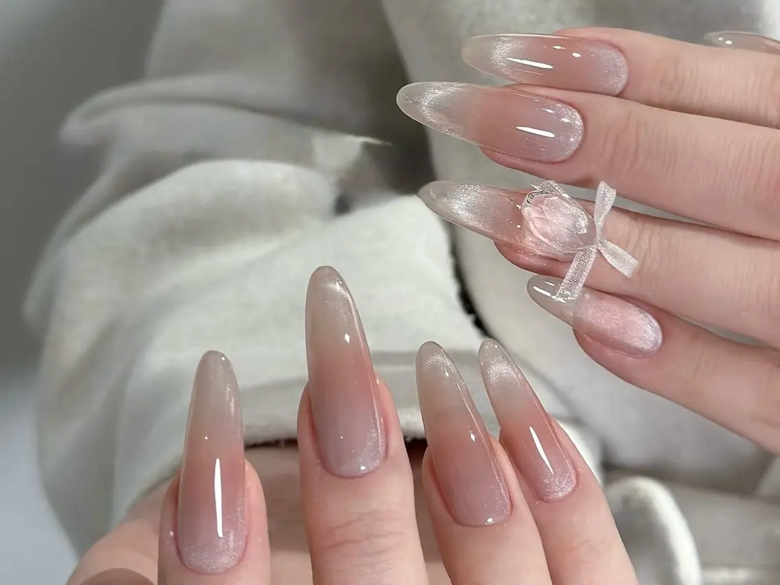 ネイル アートネイル オーロラネイル クリアネイル 長さ出し フレンチネイル More Glam八王子店のネイルデザイン