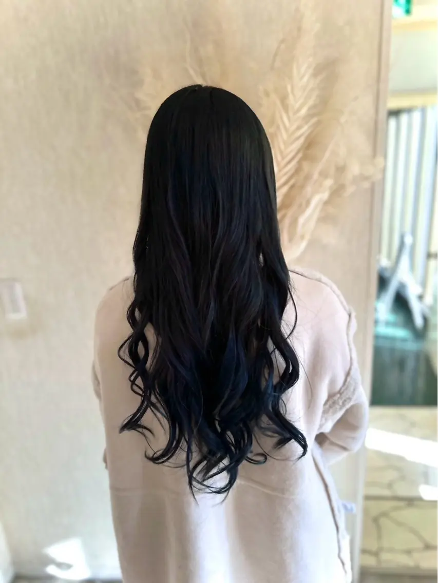 カラー 黒髪 ブルーカラー ブルーブラック 中田 渚のヘアスタイル