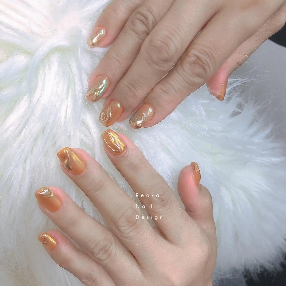 セミロング ネイル ミラーネイル ハンドネイル Blowe ニュアンスのネイルデザイン