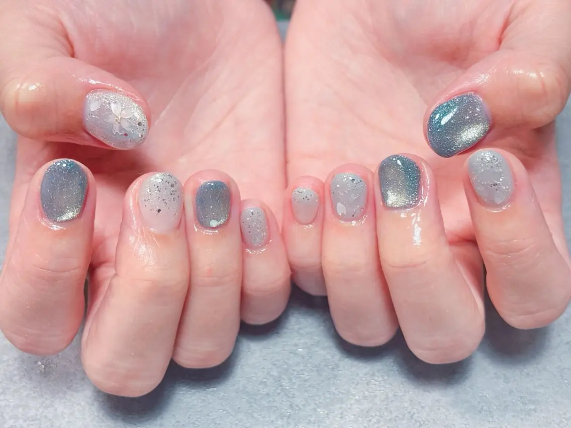 ネイル フラワーネイル マグネットネイル ミラーネイル ニュアンスネイル 春ネイル 💫ゆか_ Nailartistのネイルデザイン