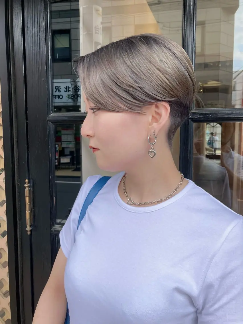 ショート カラー ハンサムショート アディクシーカラー ブリーチ ショートヘア カット ヘアカラー 川間 将彦のヘアスタイル