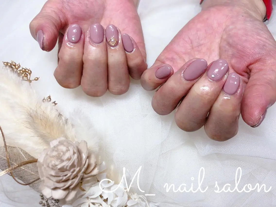 ネイル シンプルネイル M_ nail salonのネイルデザイン