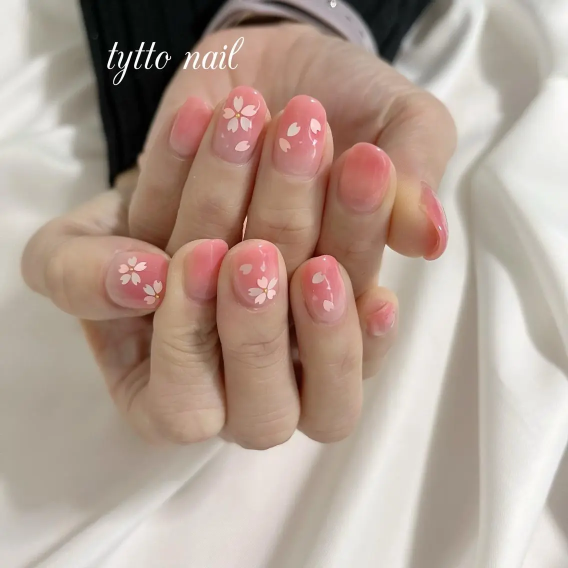 ネイル 桜ネイル グラデーション ホログラムネイル オフィスネイル ピンク ハンドネイル tytto nail ❤︎‪‪eri‪‪のネイルデザイン