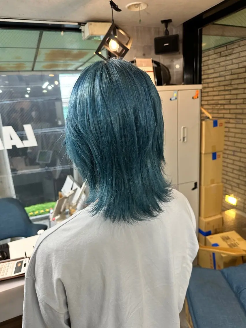 ショート カラー メンズ ブルーカラー シルバー ヘアカラー トリートメント ヘアセット 難波ブリーチカラー 伊藤洋輝のヘアスタイル
