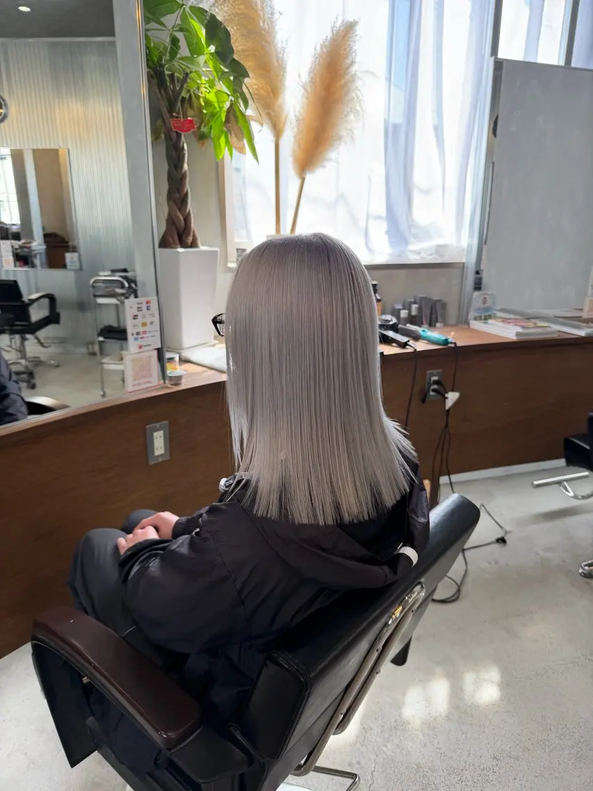 カラー メンズ メンズブリーチ ブリーチ シルバー ✂︎SAITOU AKIRA✂︎のヘアスタイル