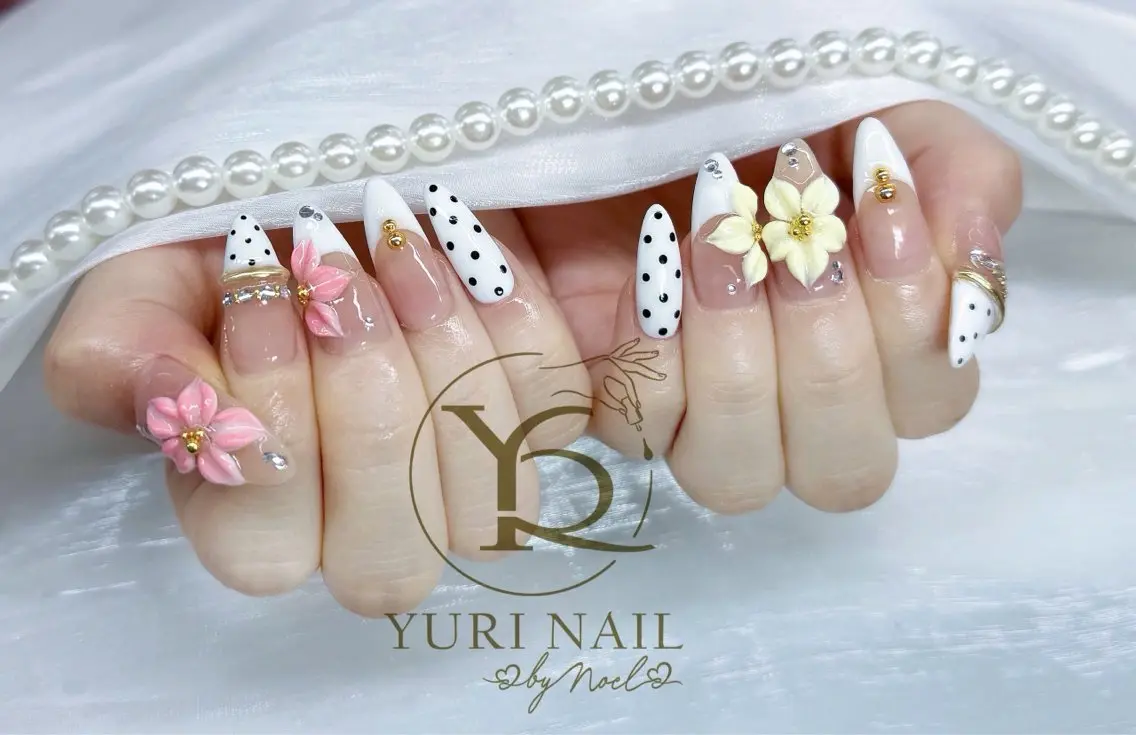 ネイル ハンドネイル フットネイル ハンドケア YURI Nail NARITAのネイルデザイン