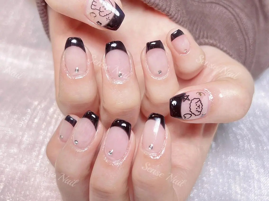 ネイル Queening 🦋のネイルデザイン