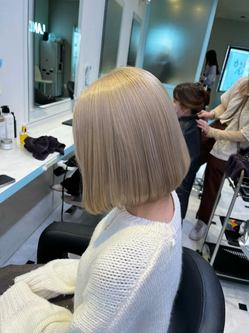 ショート カラー ヘアカラー トリートメント ブリーチカラー 🩵MIZUKIのヘアスタイル