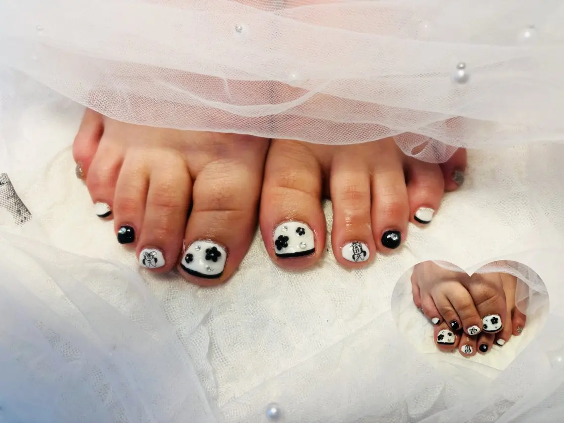 ネイル フラッシュネイル フットネイル フレンチネイル ジェルネイル ガラスフレンチ Nail salon Natulalのネイルデザイン