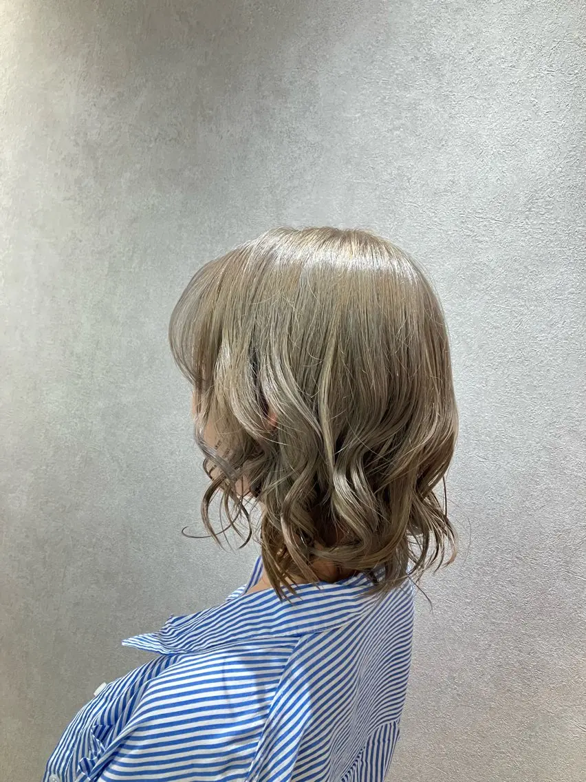 カラー ブリーチ シルバー ホワイトシルバー 🫧kitazawa yurika🫧のヘアスタイル