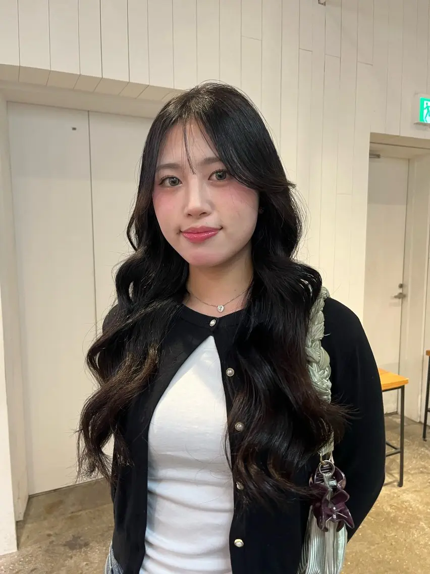 ロング くびれヘア 顔周りカット ハイレイヤー レイヤーカット ウルフカット フカミ マナカのヘアスタイル